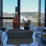 Flower Apartment